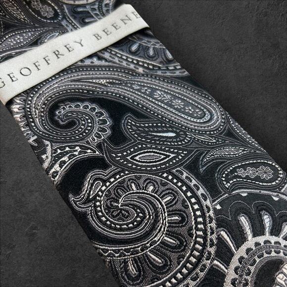 NWT Geoffrey Beene Men's Black + White Paisley 100% Silk Professional Tie - Picture 2 of 3